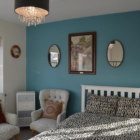 Cozy, Modern, Spacious 4 Bedroom House In London Romford Exterior foto