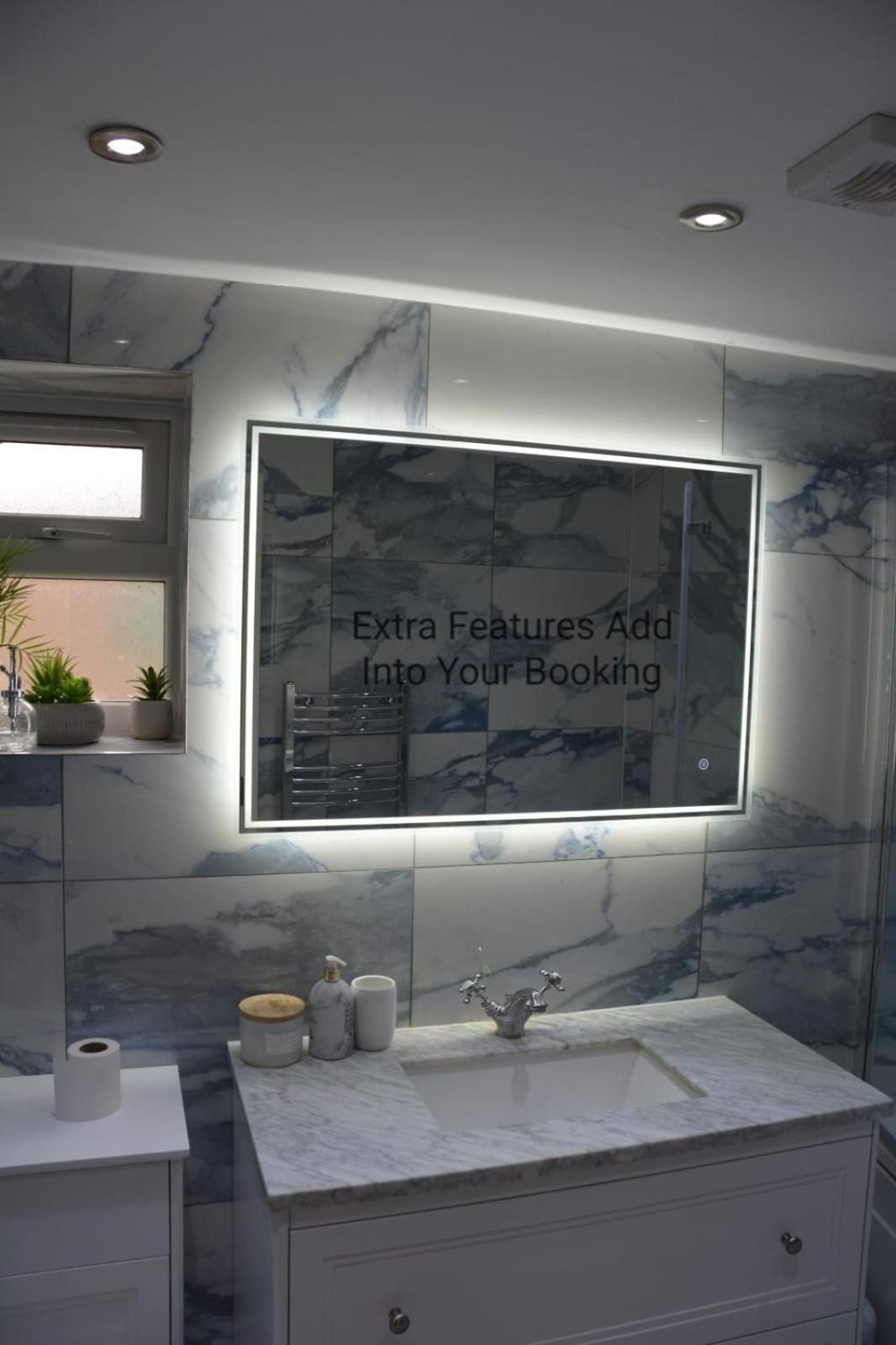 Cozy, Modern, Spacious 4 Bedroom House In London Romford Exterior foto