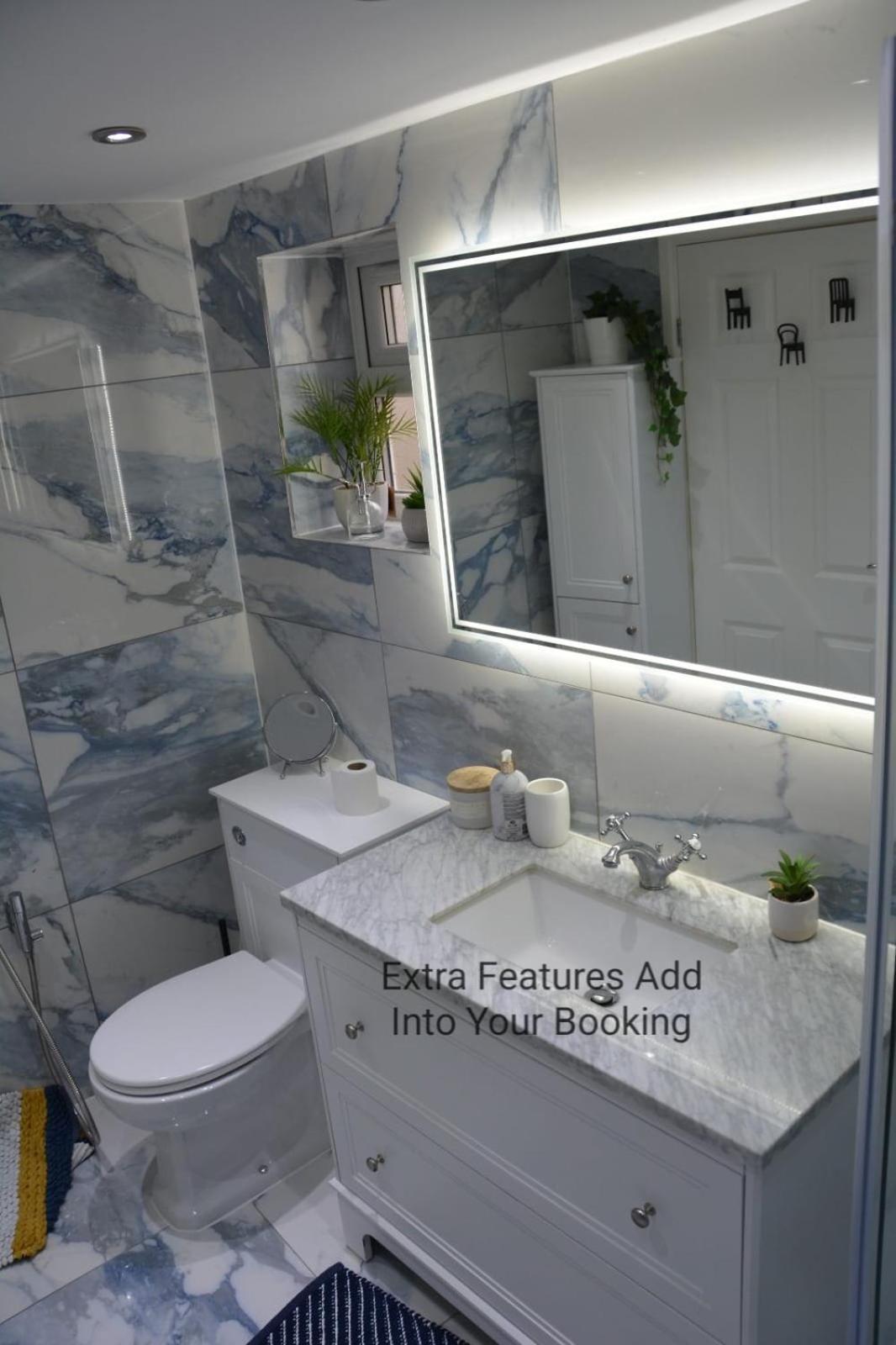 Cozy, Modern, Spacious 4 Bedroom House In London Romford Exterior foto