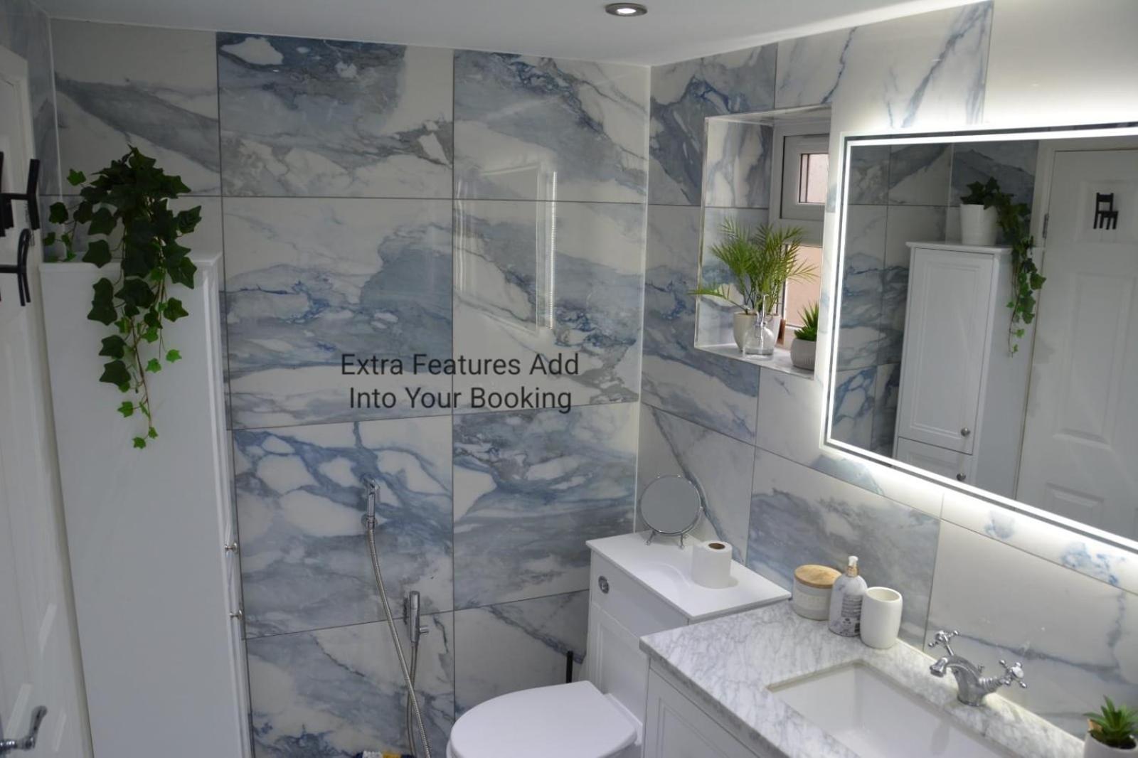 Cozy, Modern, Spacious 4 Bedroom House In London Romford Exterior foto
