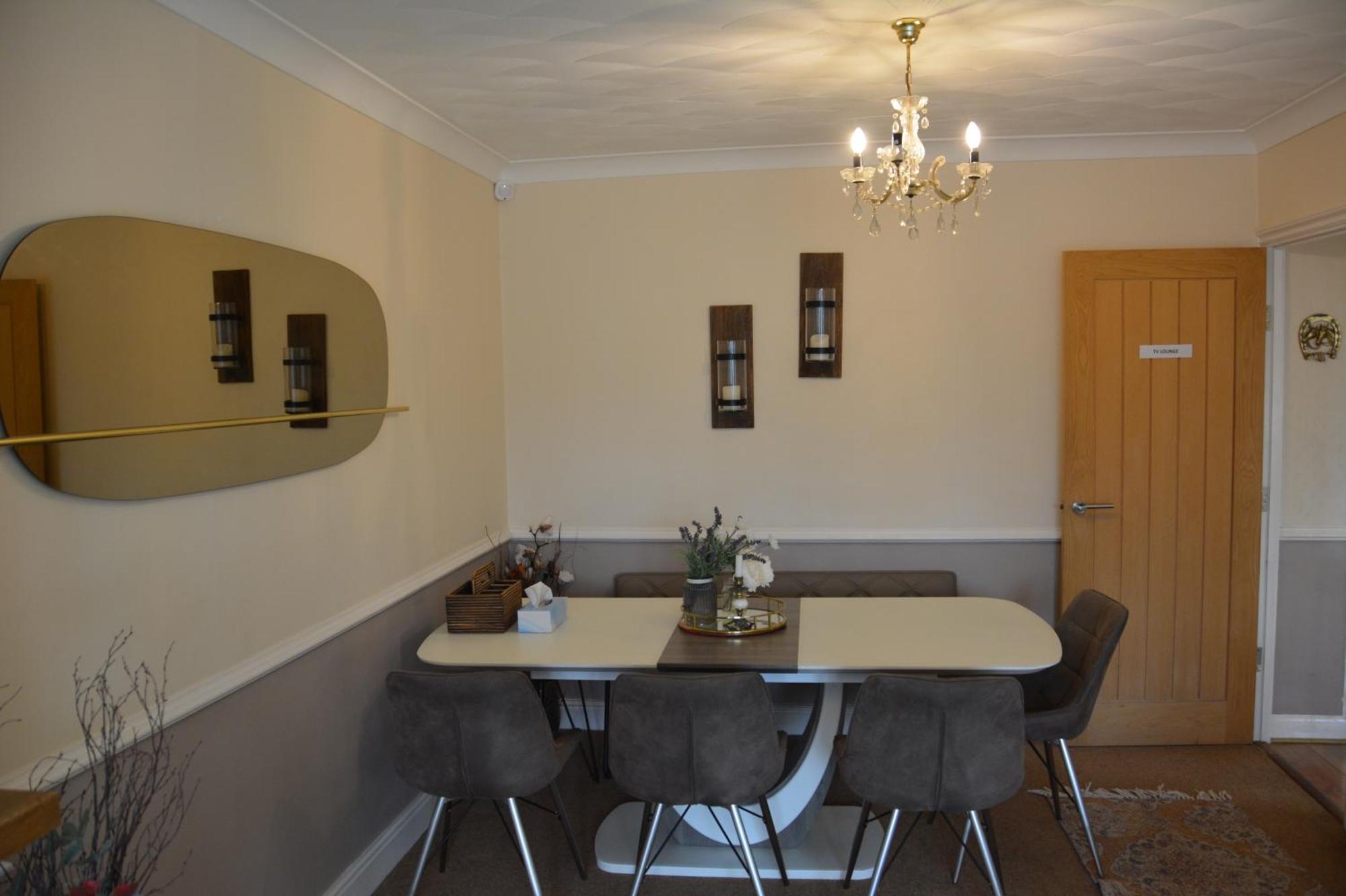 Cozy, Modern, Spacious 4 Bedroom House In London Romford Exterior foto